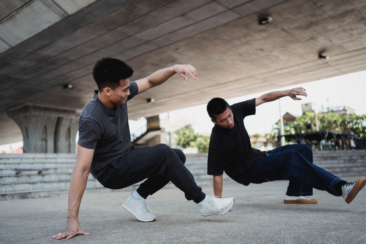 Two young men practising street dance outdoors, an example of the dance category accepted in the BIGHIT MUSIC global audition